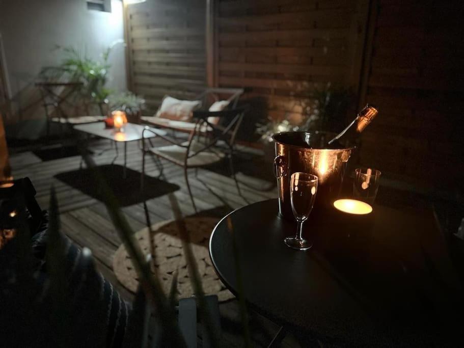 Le Plumeria - T1 Avec Un Spa Privatif Saint-Denis Luaran gambar