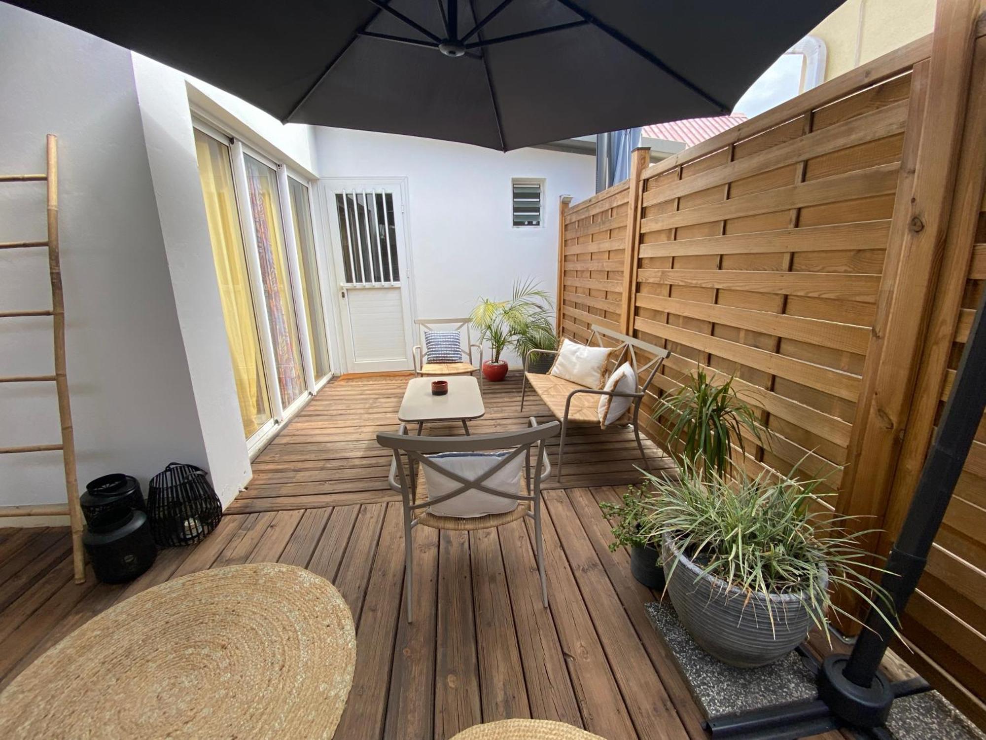 Le Plumeria - T1 Avec Un Spa Privatif Saint-Denis Luaran gambar